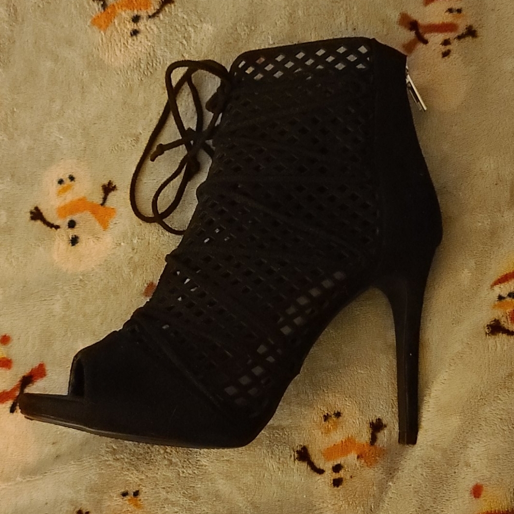 Lace Up Dress Pumps - Picture 7 of 7